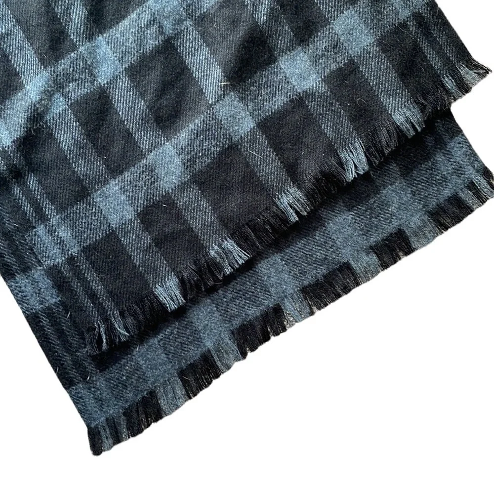 pistil black gray